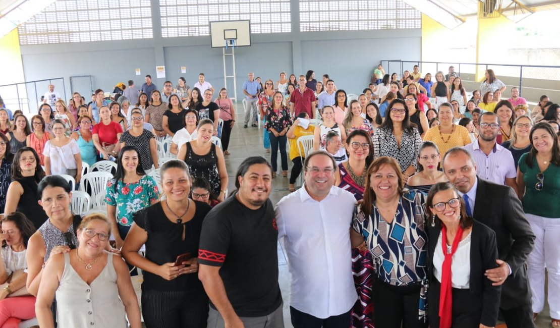 Luciano Barbosa anuncia ampliação do Programa Escola 10