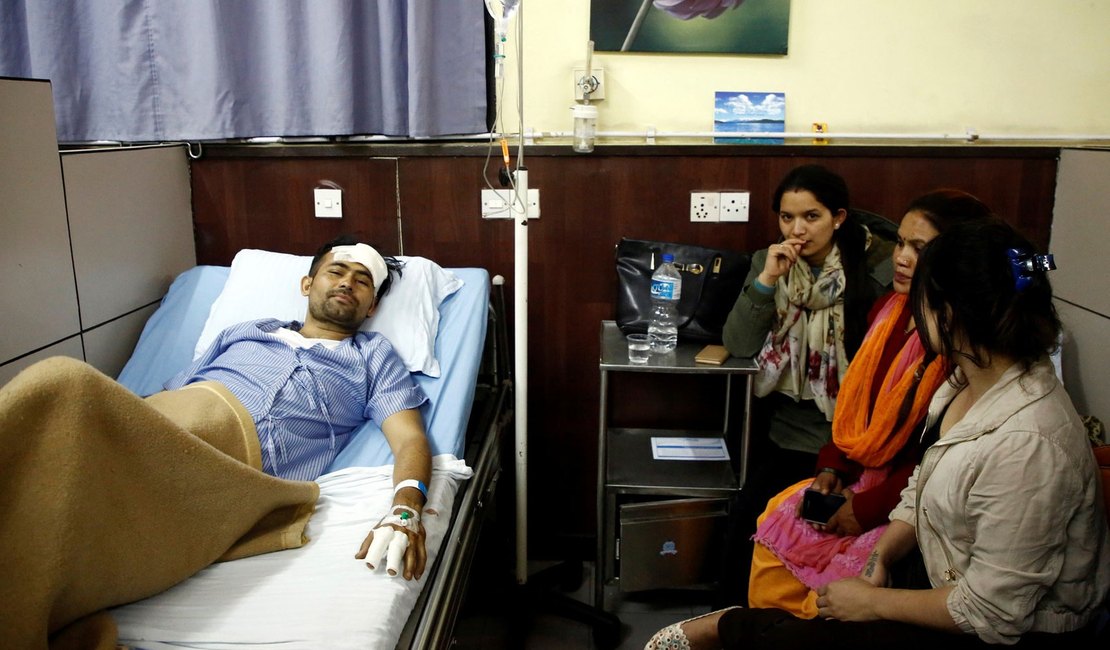 'Tenho sorte por ter sobrevivido à provação', diz sobrevivente de queda de avião no Nepal