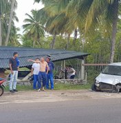 Condutora capota veículo e colide em dois automóveis em Maragogi