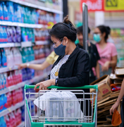 Quase 70% dos brasileiros têm medo de contrair Covid-19 no supermercado