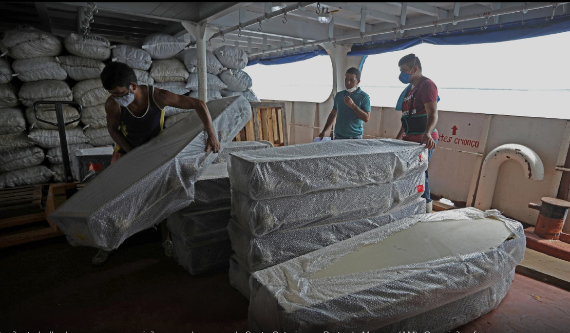 Covid: Brasil contará 10 mil mortes no dia em que Bolsonaro chama churrasco