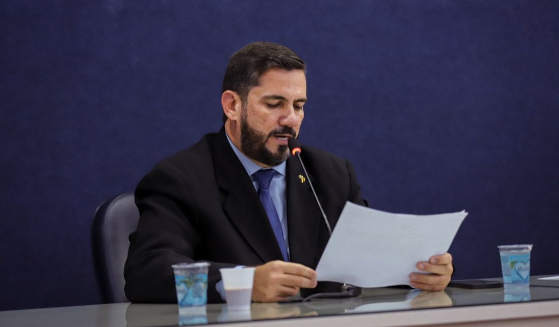 Leonardo Dias protocola projeto para revogar leu que regulamenta motoristas de aplicativo em Maceió