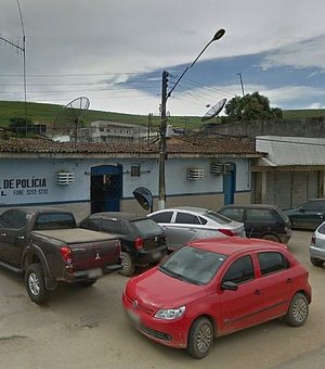 Homem é preso após ameaçar a companheira e mantê-la sob cárcere privado em Joaquim Gomes