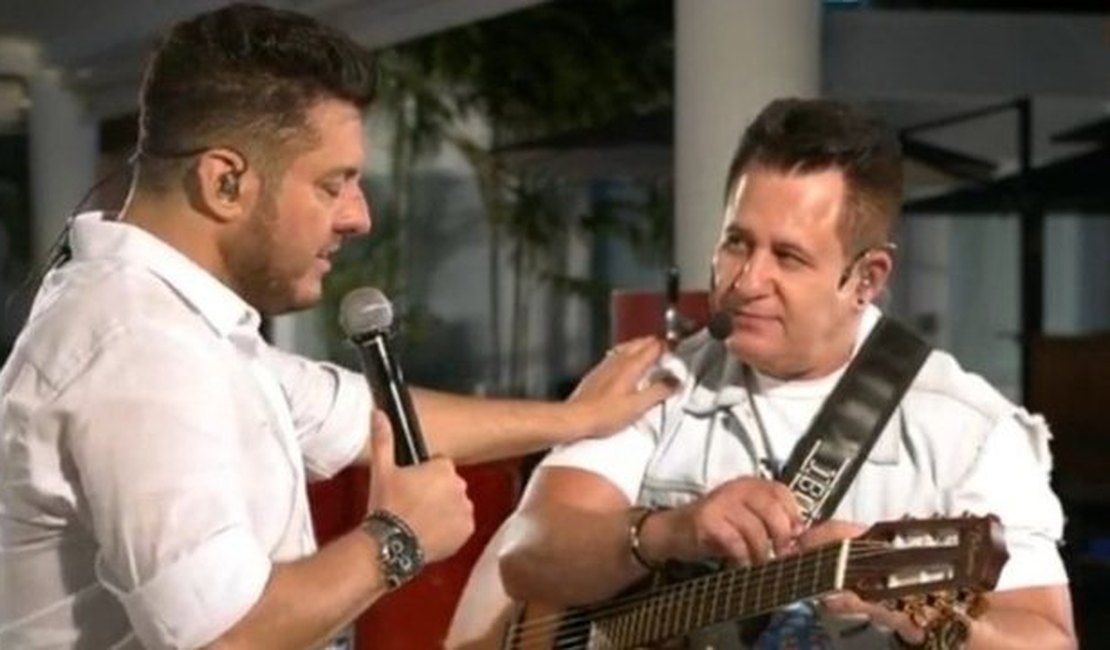Live de Bruno e Marrone teve choro, cachaça e até um 'filho bastardo'