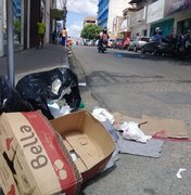 Prefeitura atrasa repasse e garis não coletam; cidade está tomada pelo lixo
