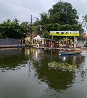 Pescadores realizam protesto na Lagoa Mundaú neste domingo (26)