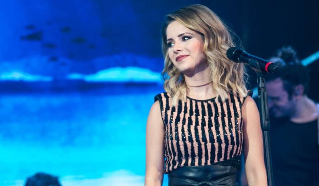 Sandy se surpreende ao ouvir filho cantar em vídeo: 'Uma palhinha do Theo'