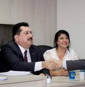 Após cassação de prefeito, esposa Cristina Gonçalves assume Rio Largo