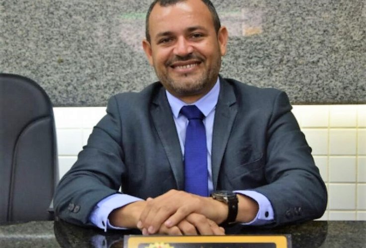 Presidente de Câmara manda “recado redondo” para funcionário da prefeitura