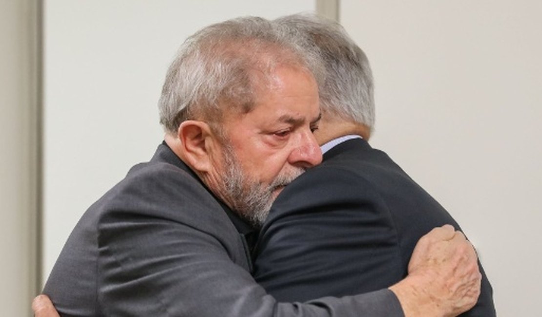 FHC retribui gesto de Lula em momento difícil, e encontro comove a internet