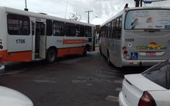 Colisão entre ônibus no Trapiche