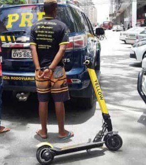 Homens são detidos por andarem de patinete em Ponte