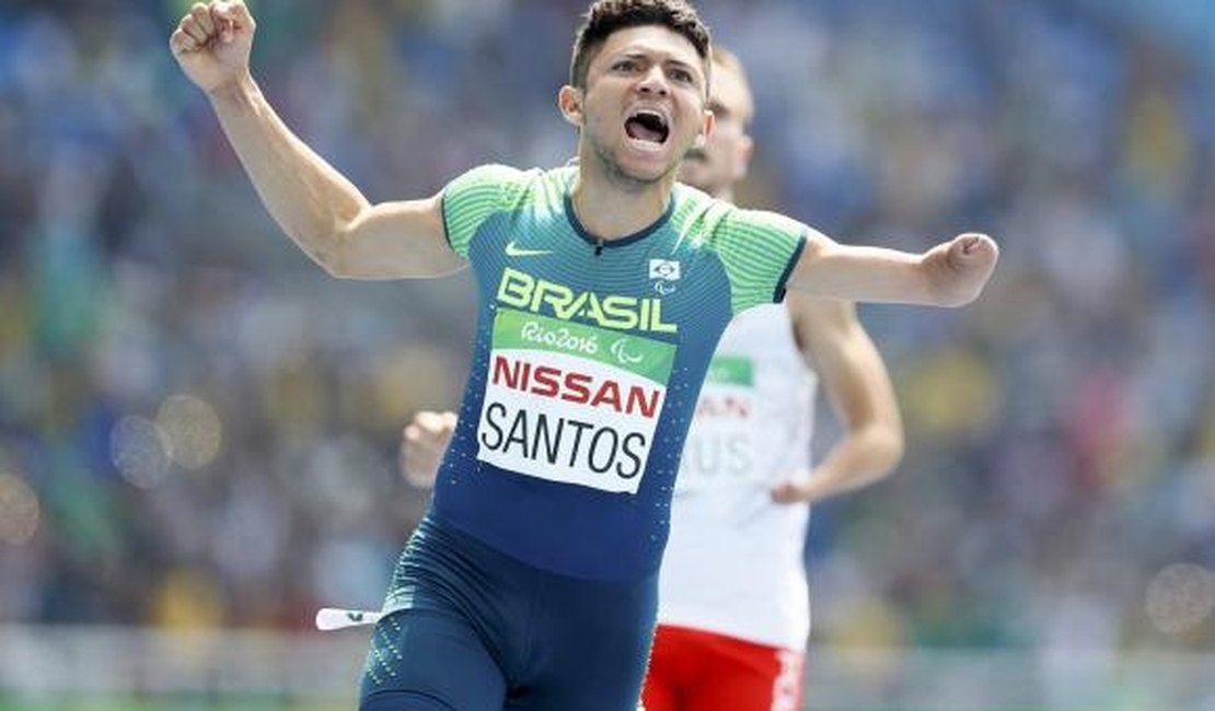 Petrucio Ferreira bate novo recorde mundial e fatura ouro nos 100 m rasos