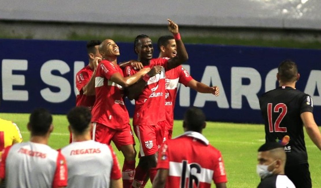 CRB goleia o Figueirense e complica rival