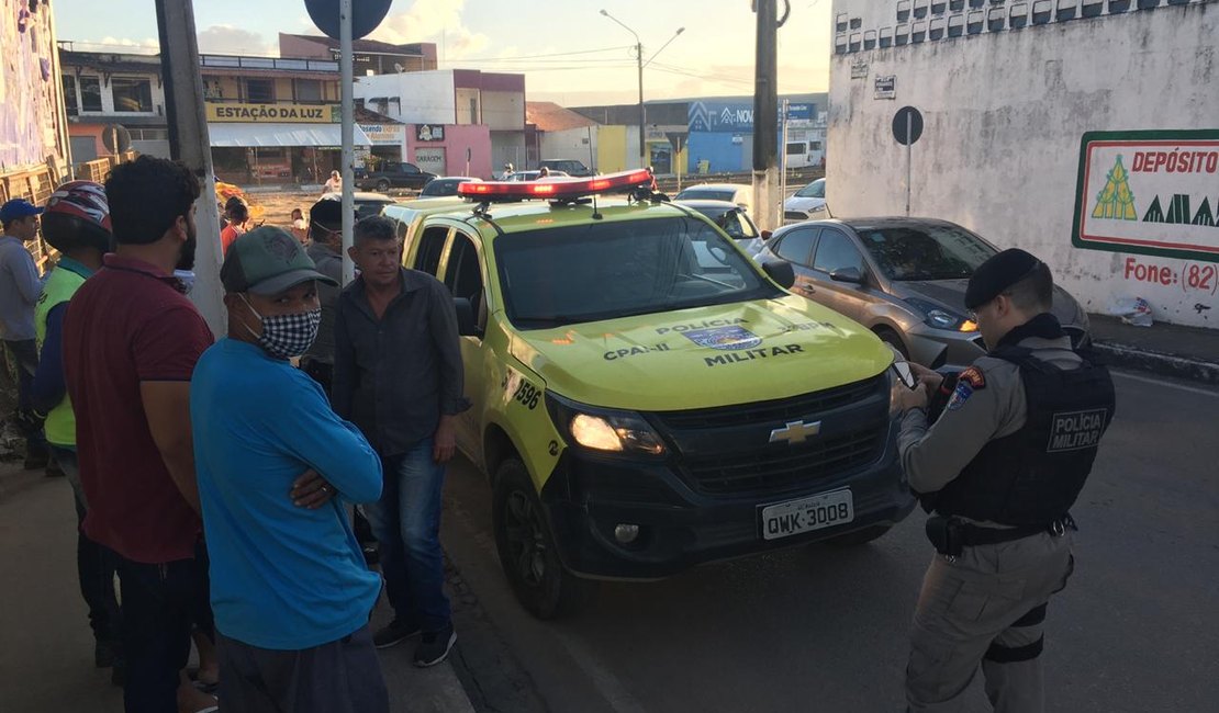 Acusado de roubo, homem é detido por populares no centro de Arapiraca