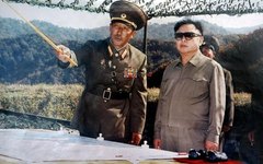 Kim Jong-il (à dir.) produziu filmes de propaganda da Coreia do Norte para impressionar o pai, Kim Il-sung 