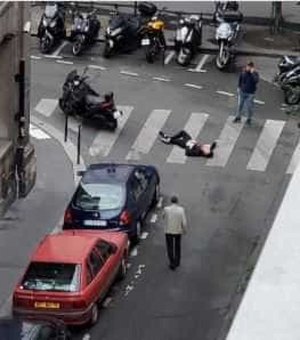 Homem é morto pela polícia após esfaquear pessoas em rua de Paris