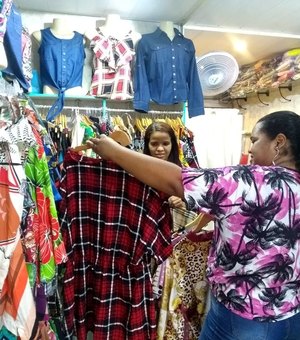 Presença do Sine Maceió movimenta o Shopping Popular 