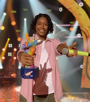 Kauê Penna, do time Brown, vence a quinta temporada do 'The Voice Kids'