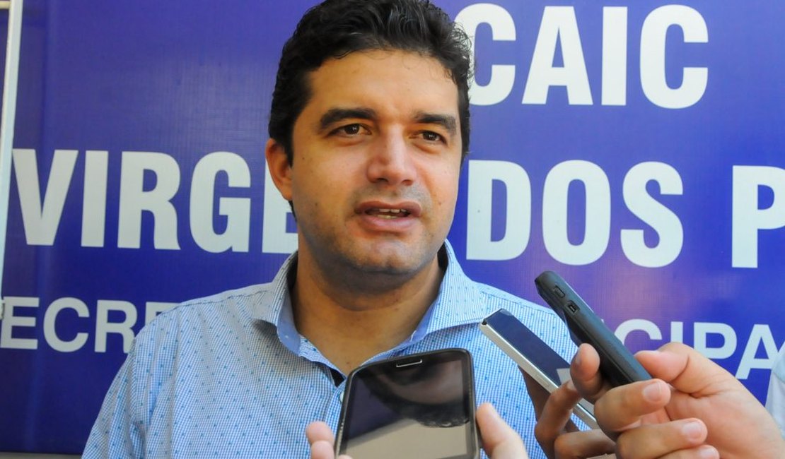 Rui Palmeira sanciona projeto de lei que regulamenta serviço da Uber em Maceió