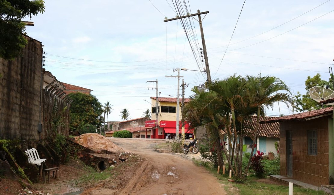 Moradores temem que postes desabem em São Bento e Barra Grande