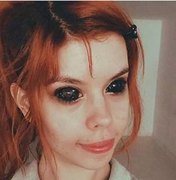 Mulher de 25 anos fica cega após tentar tatuar os olhos de preto