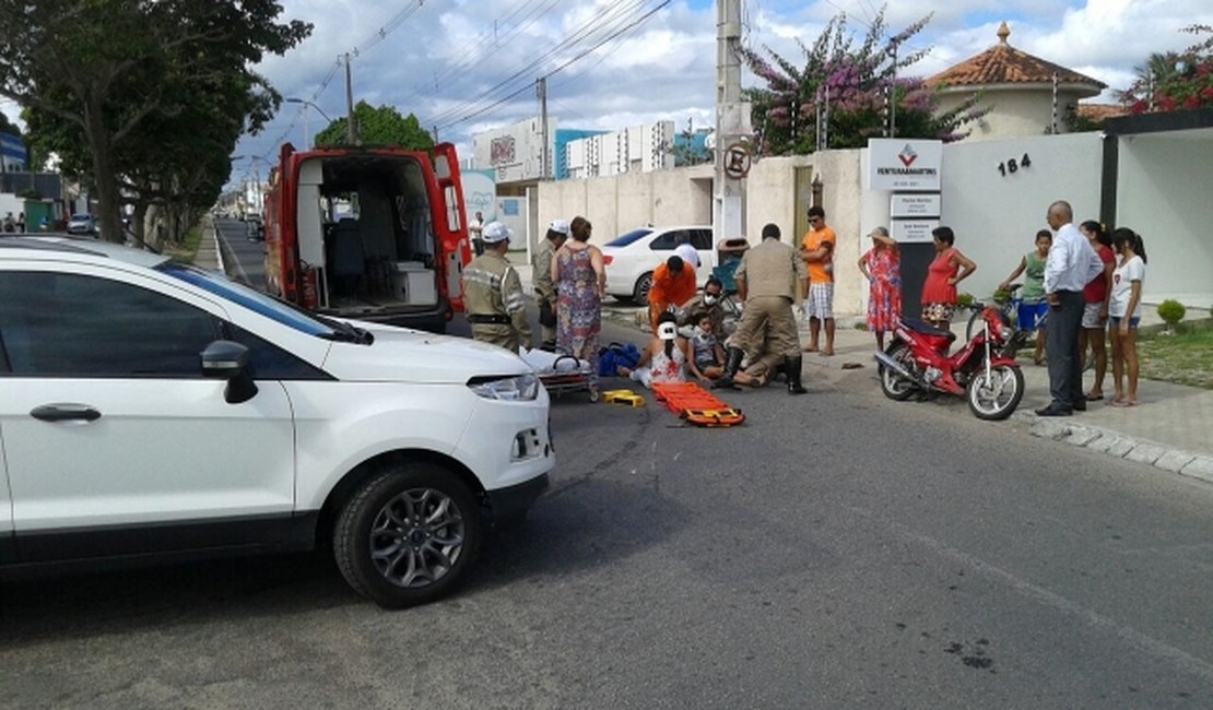 Motorista avança em retorno e atinge mãe e filha em uma cinquentinha