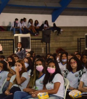 Lei da deputada Cibele Moura assegura distribuição de kits de higiene menstrual em Alagoas