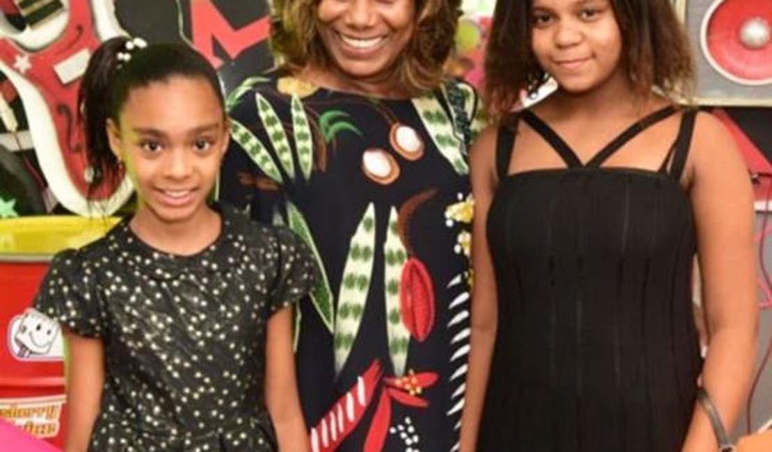Gloria Maria comemora aniversário das filhas e agradece: ''Me ajudando a voltar à vida''