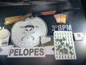 Homem é preso em flagrante por porte ilegal de arma e tráfico de drogas em Arapiraca