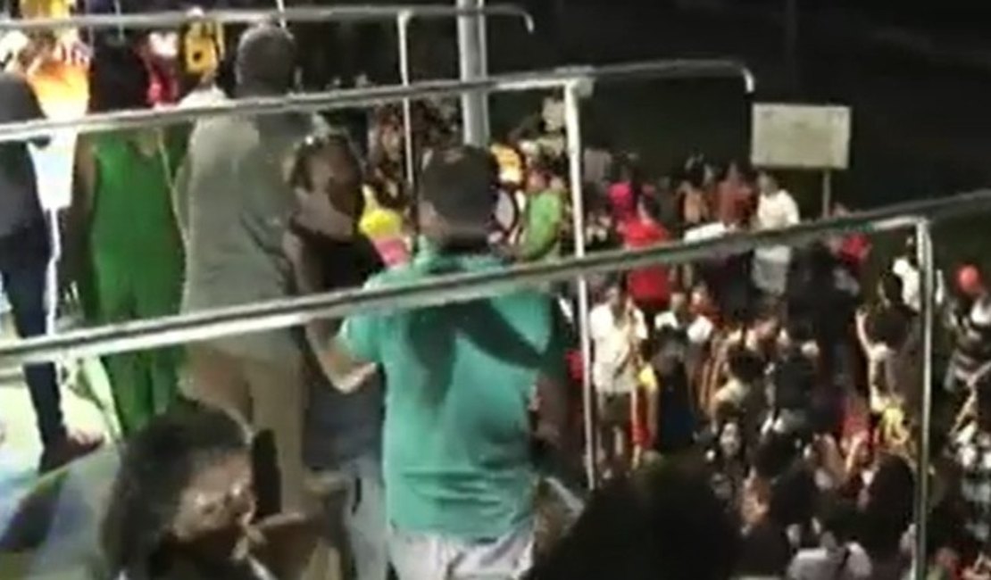Homem é preso após tentar furtar celular de jovem na parada LGBT em Maceió