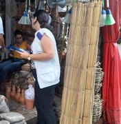 Ação contra a dengue em mercados públicos de Maceió orienta comerciantes e consumidores
