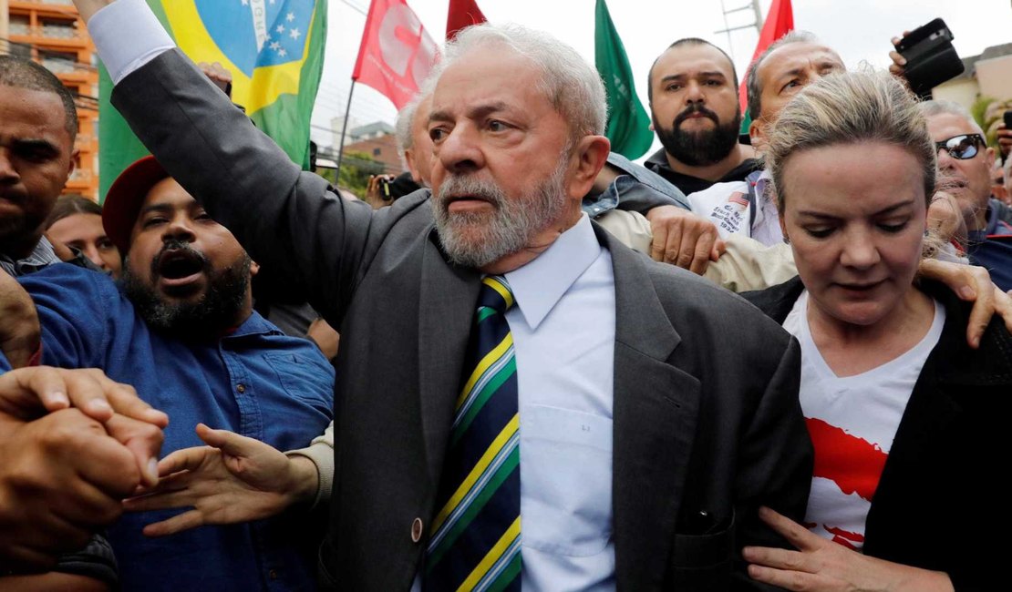 PT critica Datafolha: Lula será candidato 'aconteça o que acontecer'