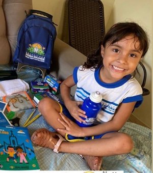 Prefeitura de Feira Grande entrega mais de seis mil kits escolares para crianças da rede municipal de ensino