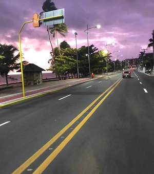Prefeitura segue com sinalização horizontal na orla de Maceió