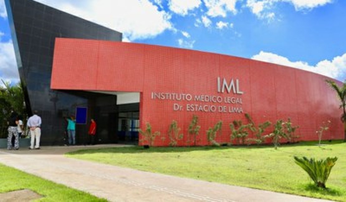 Homem é morto a facadas por trás de igreja no bairro do Poço, em Maceió