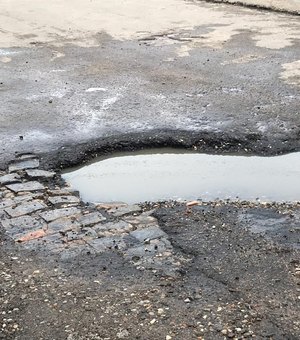 [Vídeo] Quantidade de buracos em ruas de Arapiraca tem atrapalhado vida de moradores