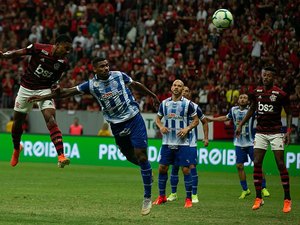CSA luta, mas acaba derrotado pelo Flamengo