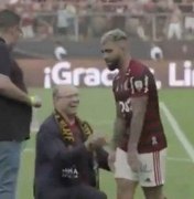[Vídeo] Gabigol ignora Witzel ajoelhado após vitória histórica do Flamengo na Libertadores