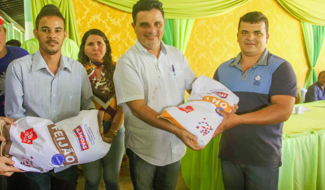 Prefeitura de União dos Palmares entrega mais de 5 Mil quilos de sementes para cultivo de milho e feijão
