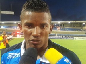 CSA: Atacante Luís Soares sofre lesão no joelho e fica afastado dos treinos