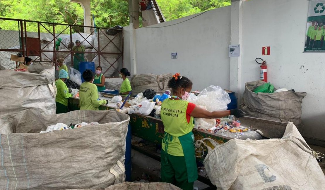 Coleta seletiva porta a porta é retomada em bairros de Maceió