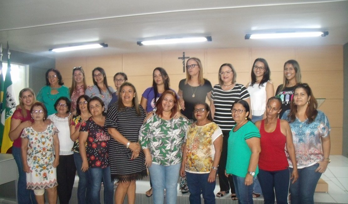 Dias das Mães: Servidores são homenageados por vereadoras na Câmera de Arapiraca 
