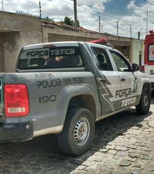 Menor é baleado por dois homens armados em uma moto em bairro de Arapiraca