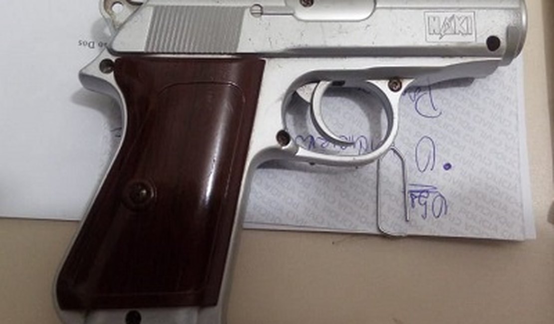 Foragido da Justiça é preso com simulacro de arma em União dos Palmares