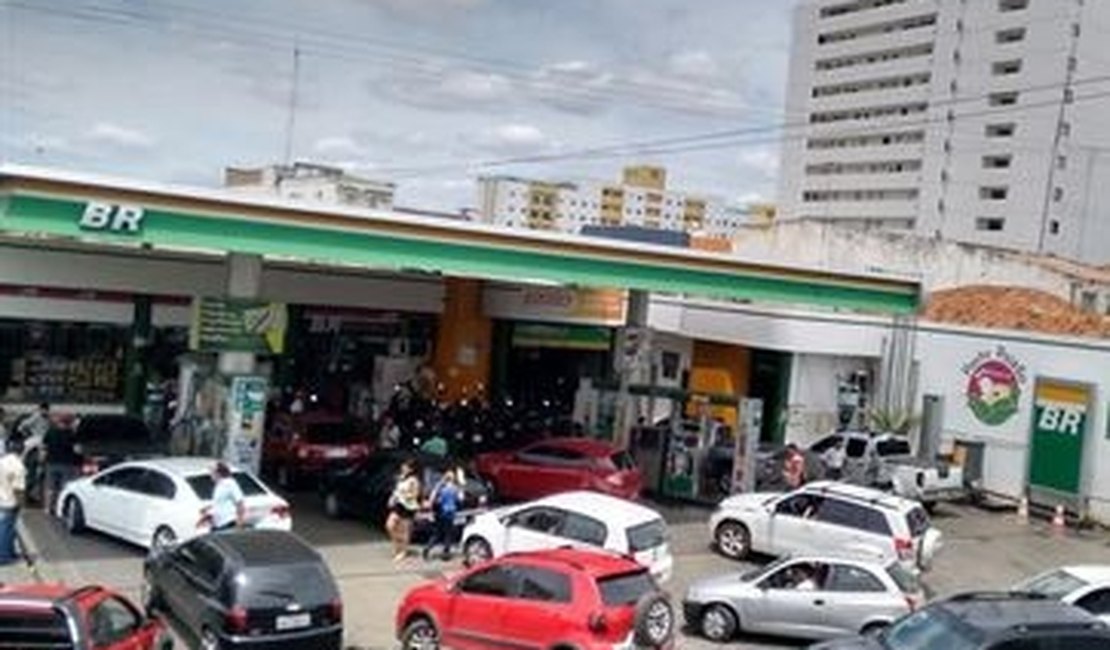 Litro da gasolina chega a custar R$ 10 no interior da Paraíba