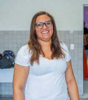 Professora com deficiência visual realiza sonho de trabalhar em Educação Infantil, em Maceió
