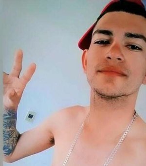 Jovem é assassinado a tiros enquanto bebia com amigos, em Santana do Ipanema