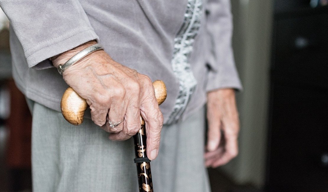 Aumentam os riscos de acidentes domésticos com idosos durante a pandemia