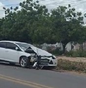 [Vídeo] Carro colide em poste na rodovia AL 115 em Arapiraca